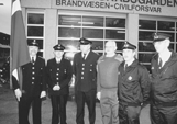 Der blev uddelt rstegn/hderstegn til flgende personer ved nytrsparaden p Beredskabsgrden i Grenaa: Kaj Arne Rasmussen og Michael Madsen (yderst til venstre) fik begge 10 rs anciennitetstegnet, Kaj Ole Srensen og Carsten Laursen fik begge 20 rs tegnet, mens Poul Henning Hansen, Midtdjurs Brandvsen, fik 25 rs hderstegn. Endvidere blev Niels Pihl (yderst til hjre) udnvnt til holdleder for Midtdjurs Brandvsen. Fravrende var Per Christiansen, Grenaa, som har gjort sig fortjent til et 10 rs tegn.