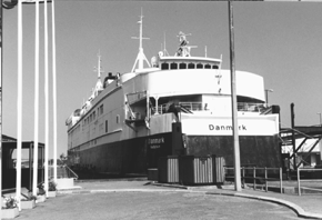 Her ses frgen Danmark i havn
