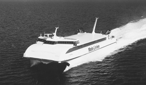 B billedet ses en af de to kombi-frger, der fortrinsvis benyttes til lastvogne og lastvognstrailere
