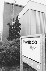 Danisco Paper i Grenaa blev i sidste uge solgt til den svenske koncern SCA, der i forvejen rder over emballage-fabrikken SCA Packaging - tidligere Danapak - i Grenaa