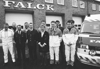 Falck i Grenaa holdt nytrsparade p rets sidste dag i 1999. Her ses stationsleder Jrn Justesen med de af hans folk, der var til stede p stationen p dagen. 16.500 assistancer af forskellig karakter klarede de lokale Falck-folk i lbet af 1999
