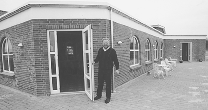 Hilding foran restaurenten