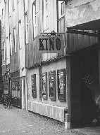 Grenaa Kino er igen klar med en omgang Baby-Biffen for nybagte forldre og deres smfolk. Det sker onsdag formiddag den 5. juli, hvor filmen Ni fod under.. vises for dette lidt specielle biografpublikum