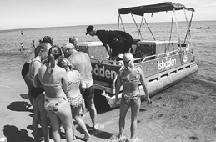 En isbd har set dagens lys ved Grenaa Strand. Isbden fik en lovende debut ved stranden mandag i sidste uge
