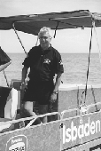 Manden bag Isbden er indehaveren af Diskotek Rembrandt og Torvets Plsebod i Grenaa, Chuck Thomson
