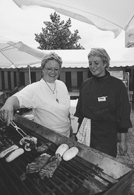 Her ses Hanne Søndergaard (tv) og Tanja Linding fra Kvickly's Bistro