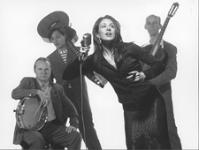 Det dansk-svenske orkester Felicia hylder den svensk-hollandske troubadour Cornelis Vreeswijk ved at fortolke hans sange i Kulturhuset Pavillonen den 10. oktober