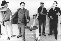 Big Fat Snake giver koncert i Kulturhuset Pavillonen i Grenaa torsdag den 1. marts 2001