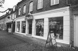 Lillegade 21C er ogs blevet prmieret for en ny facade. Det er optiker Mogens Petersen, der har srget for det, idet han har flyttet sin Profil Optik-forretning fra Storegade til Lillegade
