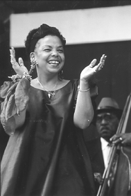 Den kendte jazz-, gospel- og bluessangerinde Lillian Boutt leverer en nytrskoncert i Kulturhuset Pavillonens nyindrettede koncertsal i den gamle Grenaa-hal. Det sker lrdag den 13. januar. Det er tredje gang hun gster Grenaa med en koncert, og Lions Club Grenaa str bag alle tre. Det er dog frste gang Kulturhuset Pavillonen danner rammen om en Boutt-koncert, idet det de to frste gange har vret Grenaa Kirke, der har lagt lokaler til et sdant arrangement