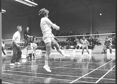 Sndag den 11. februar 2001 er det tredje r i trk Grenaa Idrtscenter lgger gulv og net til kommunemesterskaberne i motionsbadminton