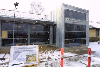 Nrre Djurs Kommune har fet etableret et helt nyt handicapvenligt indgangsparti til administrationsbygningen i Glesborg