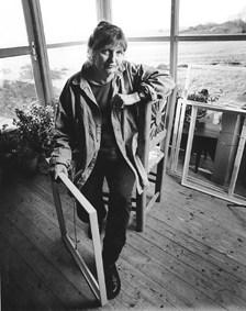 Fotografen Tove Pedersen, Vistoft p Mols, er mester for dette portrt af maleren Magda Hgh, Begtrup p Mols. Fotografiet indgr sammen med 23 andre portrtter i en fotoudstilling i Ebeltoft Kunstbygning, som blev ferniseret lrdag den 24. marts. (Foto: 