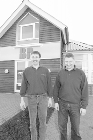 Jan Baand og Johnny Pedersen har srget for, at ABB Electric p Trekanten i Grenaa nu hedder BP Electric
