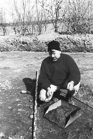 Arkolog ved Djurslands Museum i Grenaa, Niels Axel Boas, gster kulturcafen i Rims Forsamlingshus sndag den 8. april. Her fortller han om, hvordan folk p Rims-egnen levede i stenalderen og bronzealderen