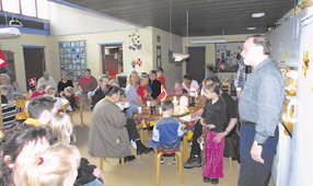 Erik Hoberg og Sren Juul Pedersen fra Sndre Skole i Grenaa bd tirsdag i sidste uge velkommen til 21 nye SFO-brn og deres forldre i forbindelse med projekt Tidlig SFO-start. Alle 21 brn skal starte i brnehaveklasse og SFO p Sndre Skole efter sommerferien, men er alts allerede tyvstartet med henblik p at f en rolig indkring til skolestarten