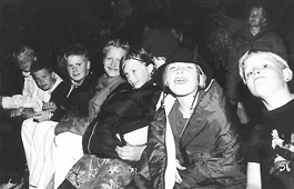 SubFestival 2001 gr i luften p fredag eftermiddag den 25. maj. Dette billede af nogle lystige ungersvende og ungmer er taget i forbindelse med sidste rs festival ved Enggrden i Grenaa