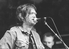 Johnny Madsen og hans band gstede Grenaa Havn sidste r i forbindelse med det frste rock-arrangement p Grenaa Havn nogensinde, og han er med igen, idet Havne-Rock 2001 afvikles p fredag den 15. juni