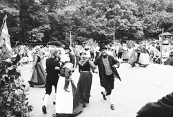 P lrdag den 16. juni er Gjerrild Folkedanserforening traditionen tro klar til at invitere til et stort folkedansestvne p festpladsen i Gjerrild-skoven