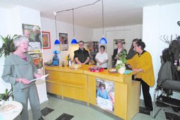 Den officielle indvielse af Selvhjlpsgrupper Djurslands nye selvhjlpsbutik i Storegade 16 i Grenaa blev forestet af kultursociologAnne Diemer