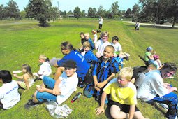Brm som holder sommerferie og nyder varmen (2 af 2)