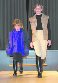 modeshow3.jpg (61764 bytes)