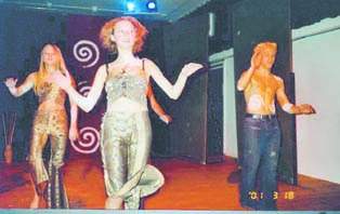 subdancer1.jpg (11944 bytes)