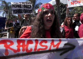 Protest-mod-racisme.jpg (18081 bytes)