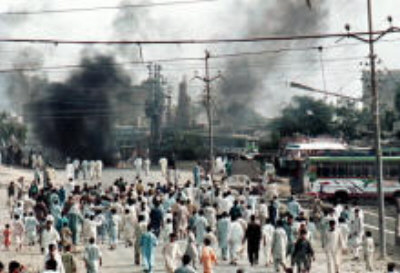 12oktDemoPaki400.jpg (34670 bytes)