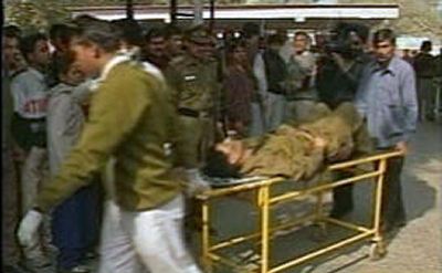 13dec_indiien_parla_400.jpg (19764 bytes)