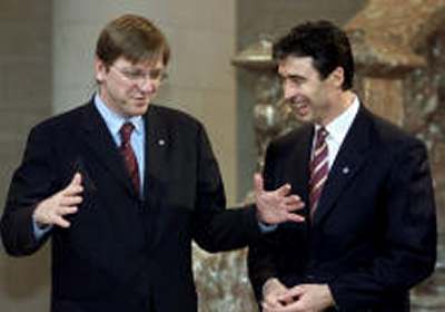 18dec_verhofstadt_fogh_EU_400.jpg (11459 bytes)