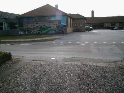 skole.JPG (19556 bytes)